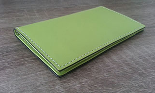 porte-cartes en cuir vert