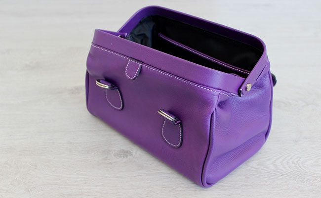 Trousse de toilette homme - modèle besace - Cuir Violet Ultra